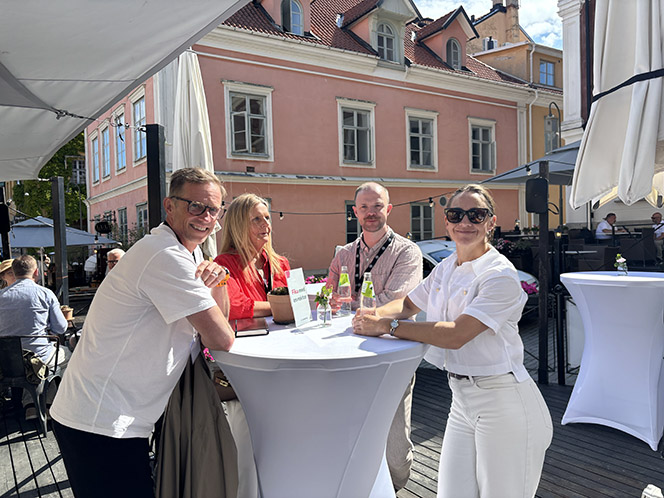 Kunskapsskolan representanter tog emot besökarna på terassen. 